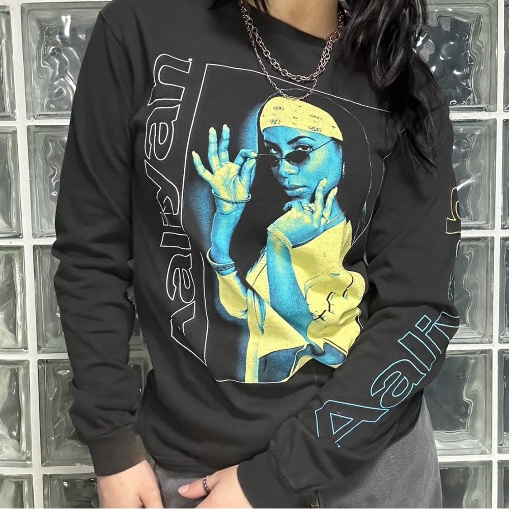 Black Aaliyah Graphic Long Sleeve Shirt